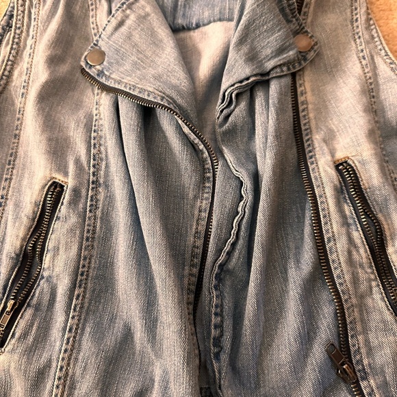 Bullhead Light Wash Denim Moto Vest Women’s Medium Zip Pocket Festival - Picture 3 of 4